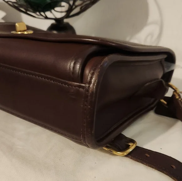 **SOLD**Coach Ridgefield - Picture 4 of 13